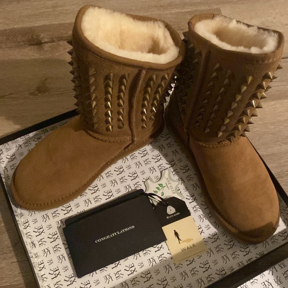 EUC [Australia Luxe Collective] Pistol Brown Studded Sheepskin Boots w/ Box W 5 - Picture 2 of 16